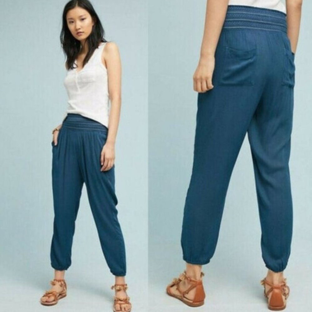 ett:twa Sulawesi Smocked Joggers Pants in Blue